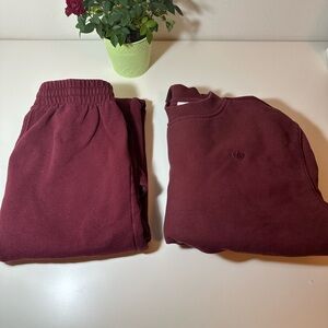 Adidas crew neck & matching sweatpants 🥊